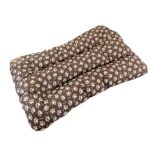 Saltea/perna impermeabila, pentru caine/pisica, model Labute Crem Maro, 80×62 cm